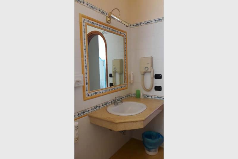 Hotel Ristorante La Tartaruga Capo dʼOrlando Zewnętrze zdjęcie